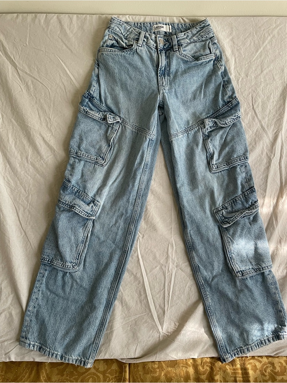 Garage Light Blue Relaxed Cargo Jeans - women’s size‎ 00/23